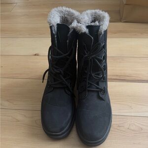 Levi's Black Winter Boots with Fur Lining